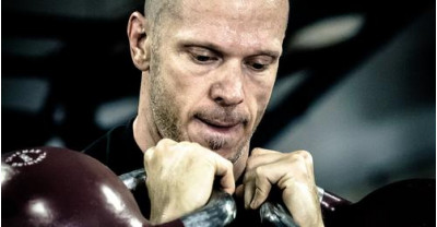 Kan je sterker worden door alleen met apparaten te trainen?