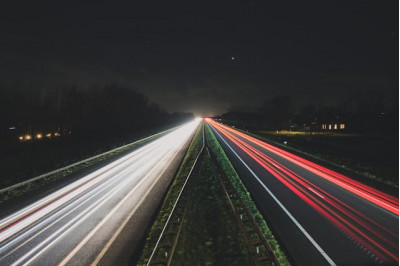 Ben je bang om 's nachts te rijden? Zo voorkom je nachtblindheid!
